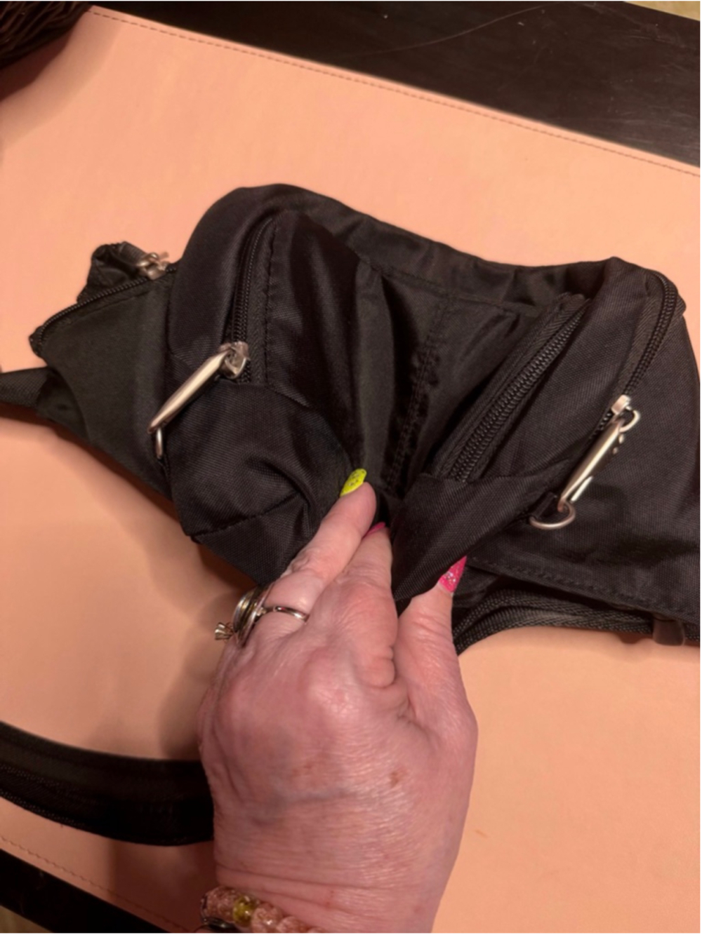 Travelon Black Anti-Theft Travel Bag Like NEW - Picture 16 of 16